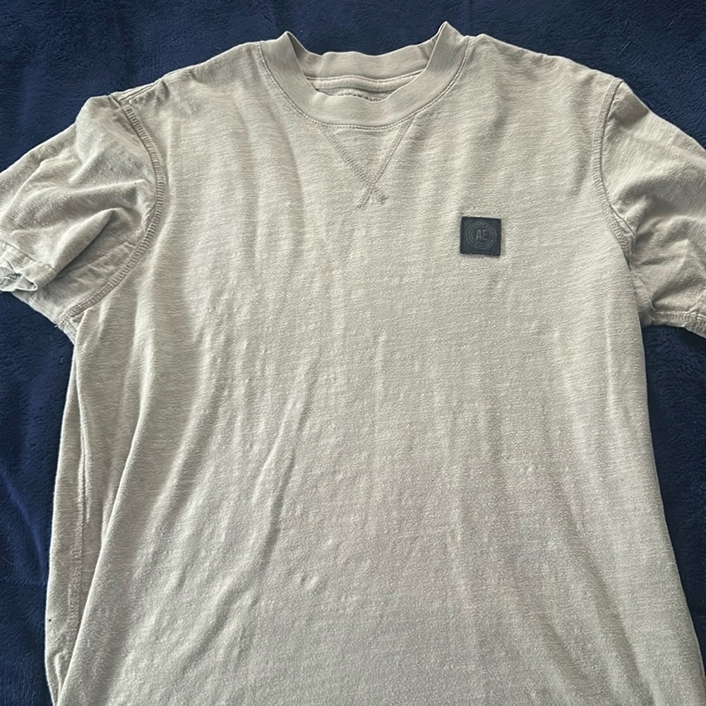 American Eagle t shirt